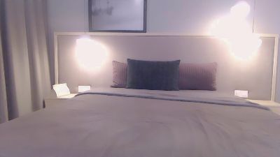 ShySchoolGrl webcam model stream image