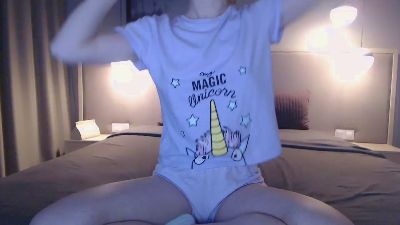 ShySchoolGrl webcam model stream image