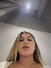 lunablossom_ webcam stripchat model stream image