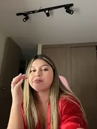 lunablossom_ webcam stripchat model stream image