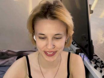 DeloiseChuta webcam model stream image