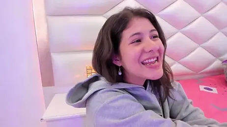 MiaQueen021 webcam model stream image