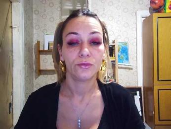 krisred webcam bongacams model stream image