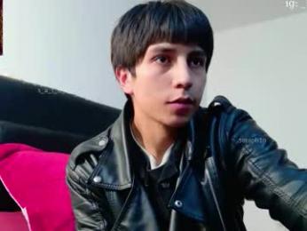 s_a_t_u_r_n webcam model stream image