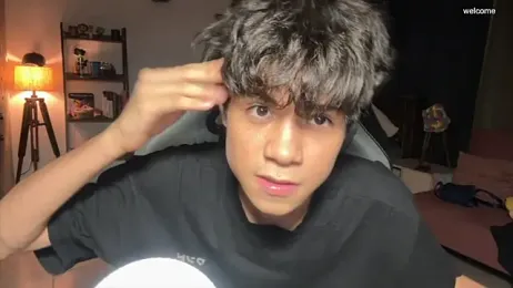 OopsAgain_ webcam model stream image