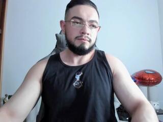 Luigi White webcam model stream image