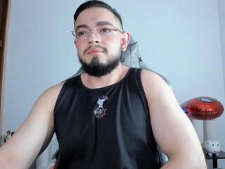 Luigi White webcam model stream image