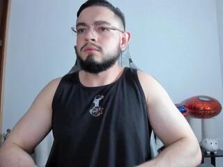 Luigi White webcam model stream image