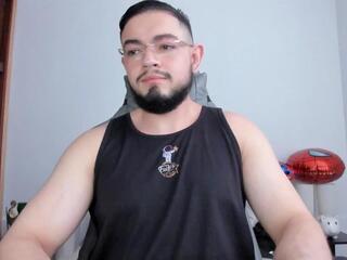 Luigi White webcam model stream image