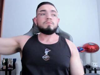 Luigi White webcam model stream image