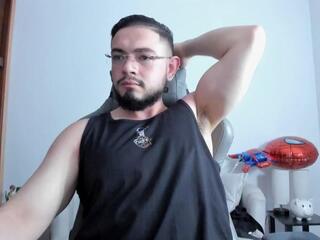 Luigi White webcam model stream image
