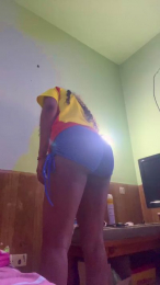 Nenacolombiana webcam model stream image