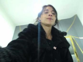 Veerony webcam model stream image