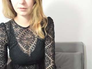 lyraattractive webcam model stream image