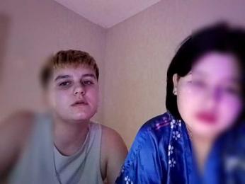 2Lesbians webcam model stream image