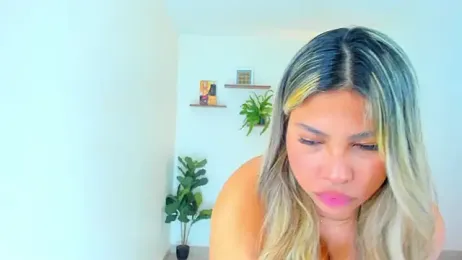 Carlota_peach webcam model stream image