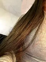 aly_golden_ webcam model stream image