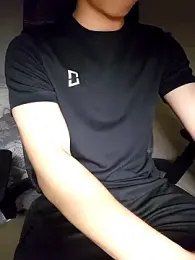 ThreadyHatching webcam model stream image