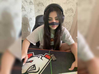 Aloeloea webcam model stream image