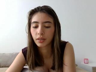 Alma Queen webcam model stream image