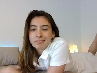 Alma Queen webcam model stream image