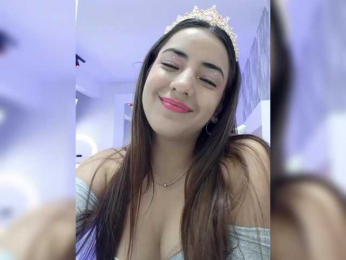 BellaSaint webcam model stream image