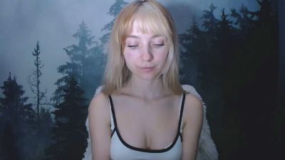 LuciaAdorable webcam model stream image