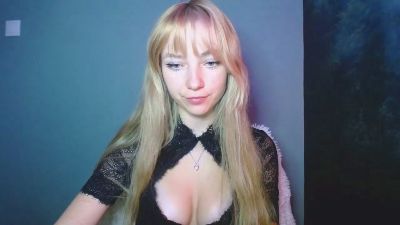 LuciaAdorable webcam model stream image