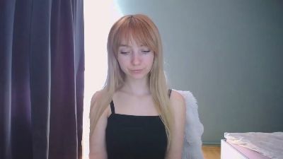 LuciaAdorable webcam model stream image