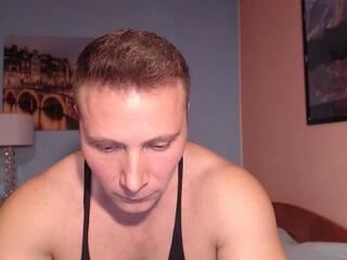 Hunky Muscle webcam model stream image