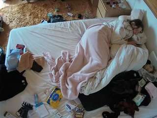 voyeurcam-julmodels-whitebed-3 webcam model stream image
