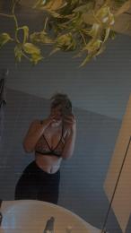 Adeleroyale webcam model stream image