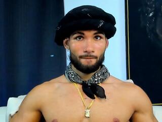 Summy Hattaway webcam model stream image