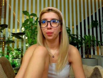 FlowwwerGirl webcam bongacams model stream image