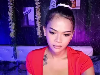ur_holly_lexie webcam model stream image