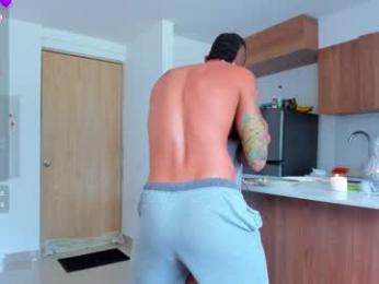 mia_world_ webcam model stream image