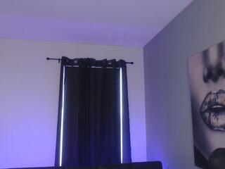 Tia Bella webcam model stream image