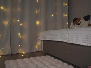 Eva_ webcam model stream image