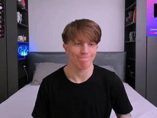 Curtis Crew webcam model stream image