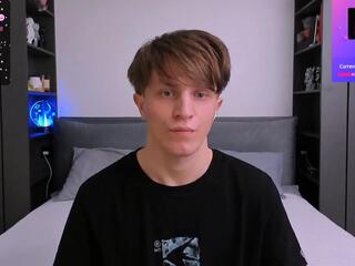 Curtis Crew webcam model stream image