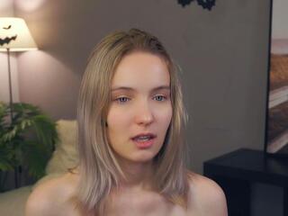 Nina Falcone webcam model stream image