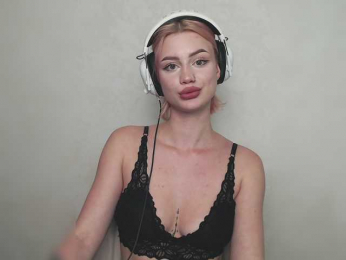 Ice-hot webcam model stream image