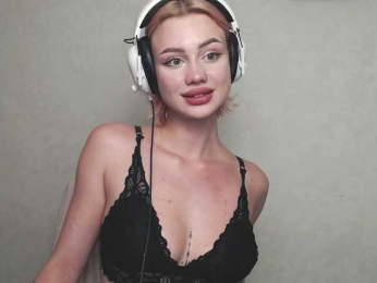 Ice-hot webcam model stream image