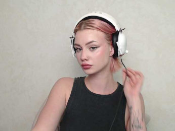 Ice-hot webcam model stream image