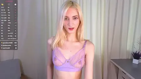 LynnaCure webcam stripchat model stream image