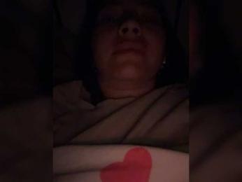 Guzy webcam model stream image