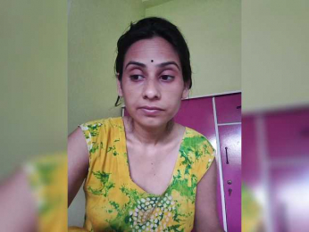 Pakhi webcam model stream image
