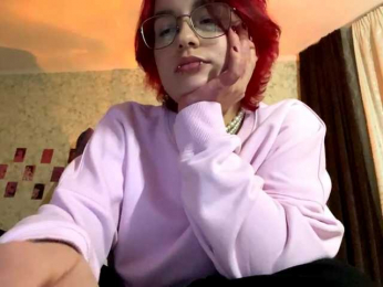 YoungAvenoso webcam model stream image