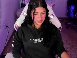 layla-golden webcam model stream image