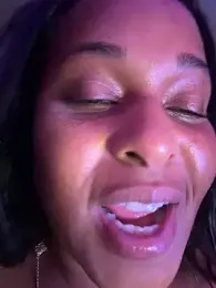Realwetpussy webcam model stream image